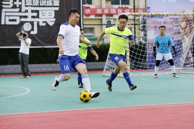 回声报：埃利奥特、尼奥尼刻苦训练，希望给新帅伊劳拉留下好印象